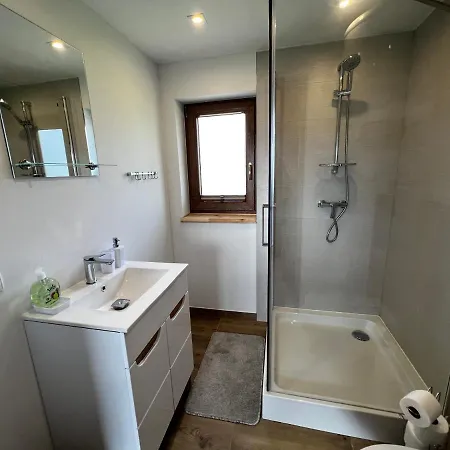 Styry Pory Roku Apartment *