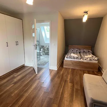 Styry Pory Roku Apartment Gron